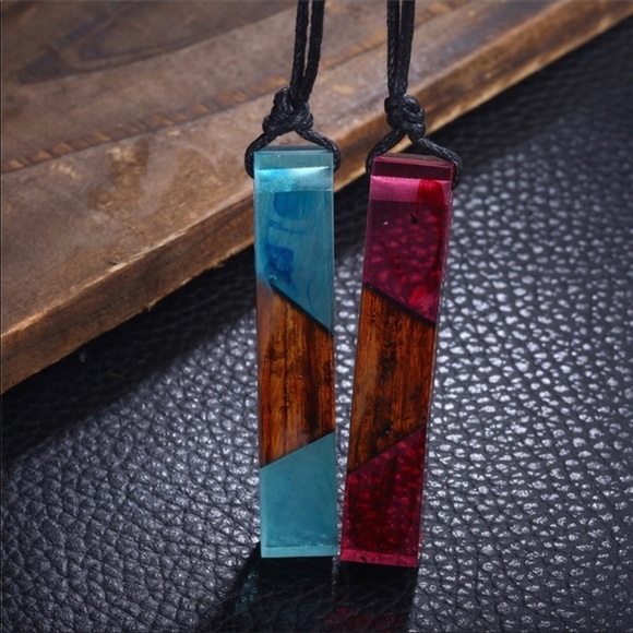 WOOD WITH RESIN PENDANT NECKLACE - Picture 6 of 6